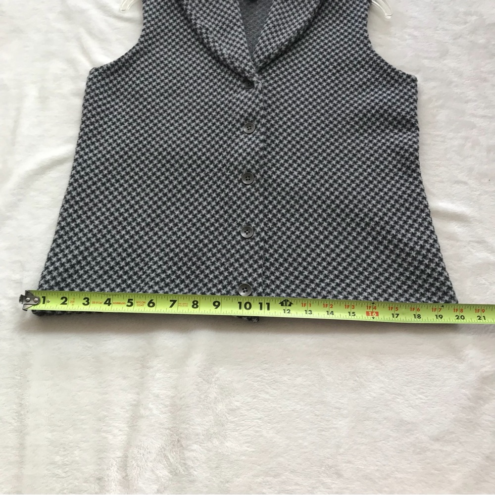 ~ CHAPS SLEEVELESS VEST~ - Picture 7 of 11